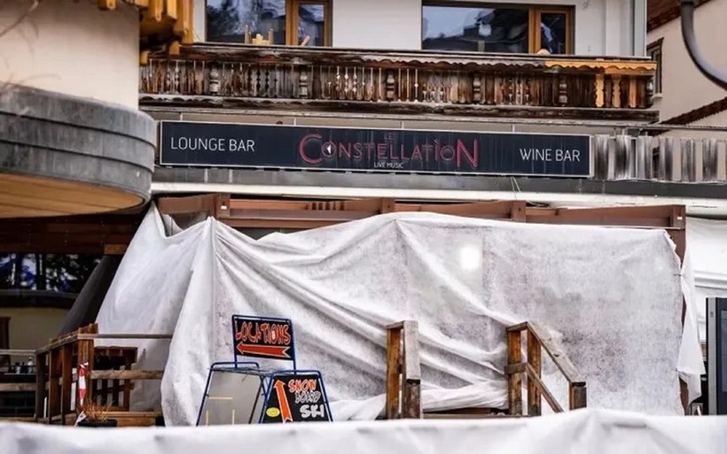 Quán bar Le Constellation sau vụ cháy. Ảnh: Getty