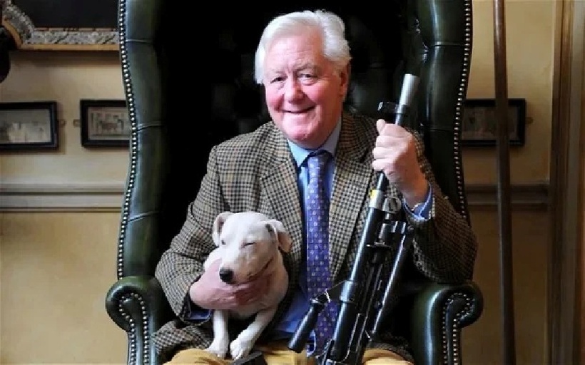 Ông từng kết hôn với bà Pauline Myburgh nhưng đã ly hôn vào năm 1991. Ảnh: Rex Features.