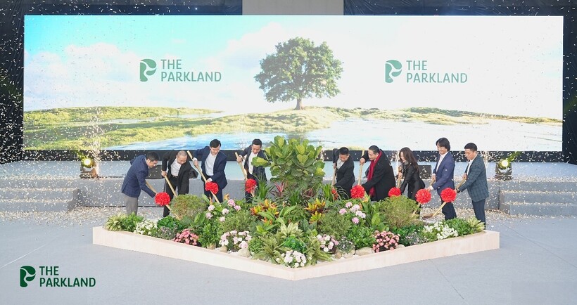 Đại diện đơn vị phát triển và nhà thầu thực hiện nghi lễ động thổ Dự án The Parkland