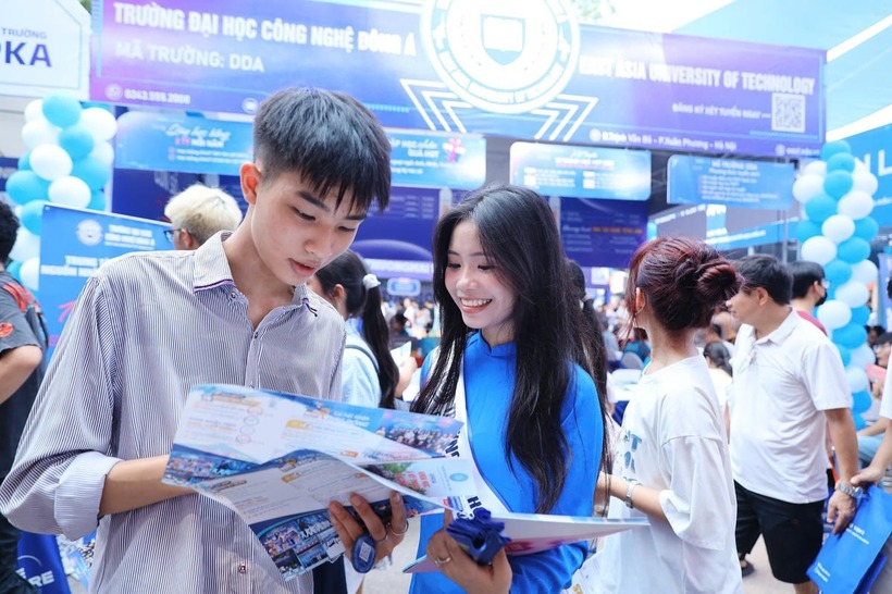 Mùa tuyển sinh 2026, nhiều trường dự kiến xét tuyển bằng các chứng chỉ quốc tế như SAT, IELTS, theo hình thức độc lập hoặc kết hợp với điểm thi tốt nghiệp THPT, điểm thi đánh giá năng lực. Ảnh minh họa