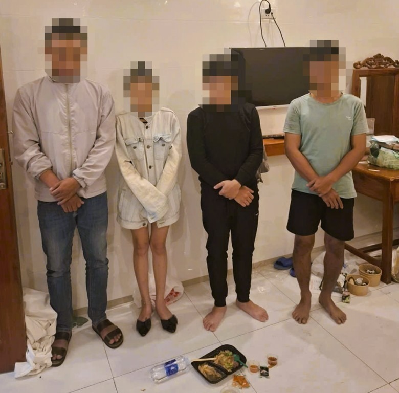 Các đối tượng cùng tang vật