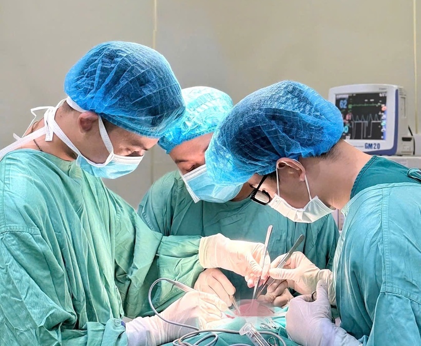 Trong quá trình phẫu thuật, các bác sĩ phát hiện 36 hạch cùng 1 hạch đã có tế bào ung thư di căn