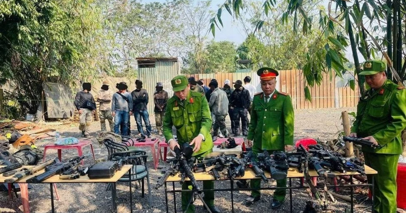 Số lượng lớn súng bắn đạn nhựa bị thu giữ.