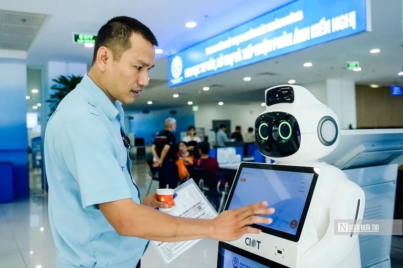 Đầu tư hạ tầng và trang thiết bị, nhất là hạ tầng số, được đẩy mạnh.