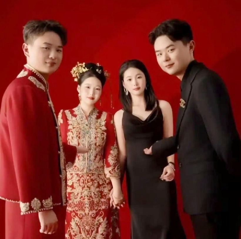 Chị em sinh đôi lấy anh em sinh đôi. Ảnh: Jiupai News.