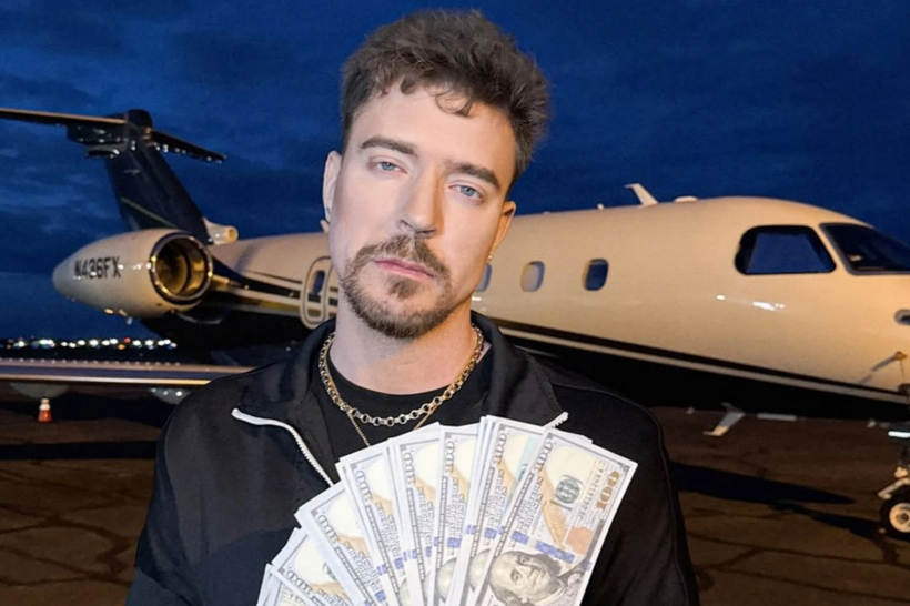 Jimmy Donaldson, hay còn được biết đến với biệt danh MrBeast, hiện là nhà sáng tạo nội dung thành công nhất trên nền tảng YouTube với khoảng 460 triệu người đăng ký.