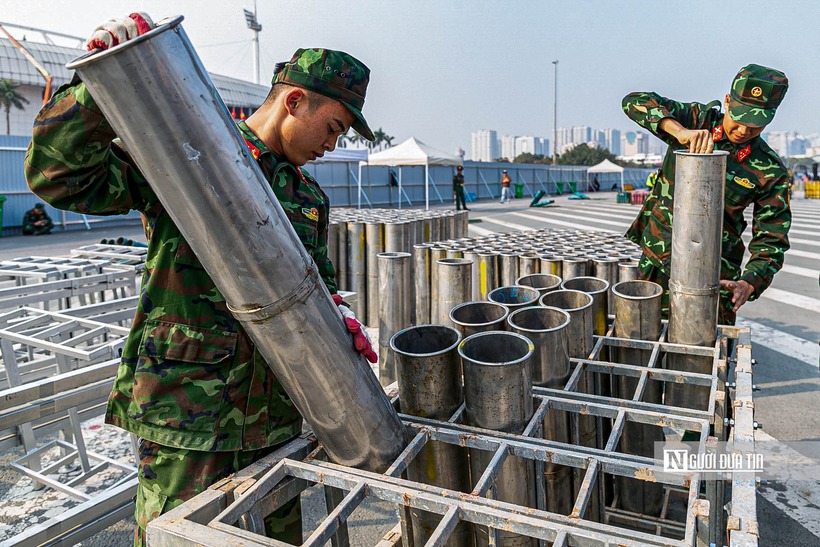 Màn pháo hoa kéo dài 30 phút với tổng số pháo hoa sử dụng gồm 4.600 quả pháo hoa tầm cao, 950 giàn phun hoa các loại và 4.400 ống pháo hoa hỏa thuật.