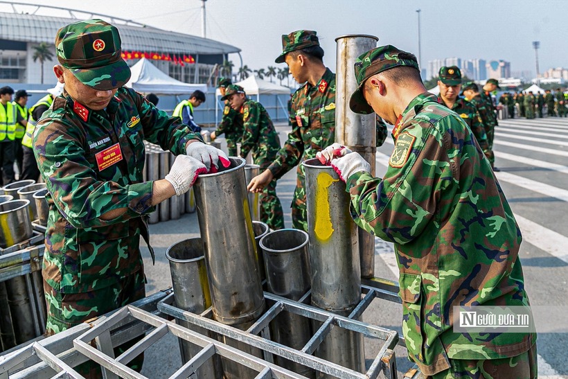 Các chuyên gia cho biết, hiệu ứng pháo hoa sẽ hòa quyện cùng âm nhạc thành một bản giao hưởng ánh sáng hoành tráng. Hàng nghìn quả pháo được lập trình với độ chính xác cao, đồng bộ từng giây với khuôn nhạc.
