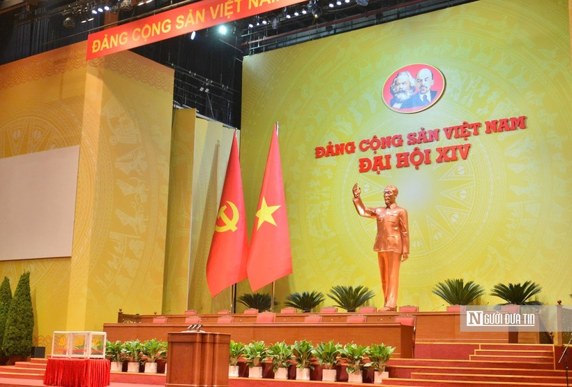 Hội trường chính tại Trung tâm Hội nghị Quốc gia - nơi sẽ diễn ra các phiên họp Đại hội XIV của Đảng. Phía trên là khu vực làm việc của Đoàn Chủ tịch Đại hội.