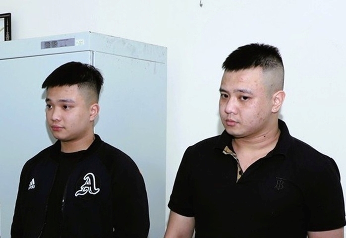 Hai anh em ruột trốn truy nã bị Công an tỉnh Ninh Bình bắt giữ. Ảnh: Người lao động