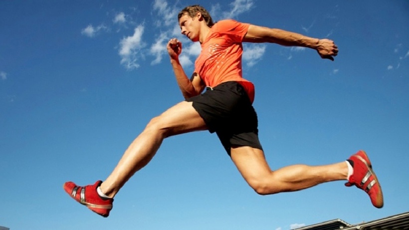 Tài xế nên nghỉ 5-10 phút mỗi 2-3 tiếng lái xe để đi bộ, duỗi cơ.