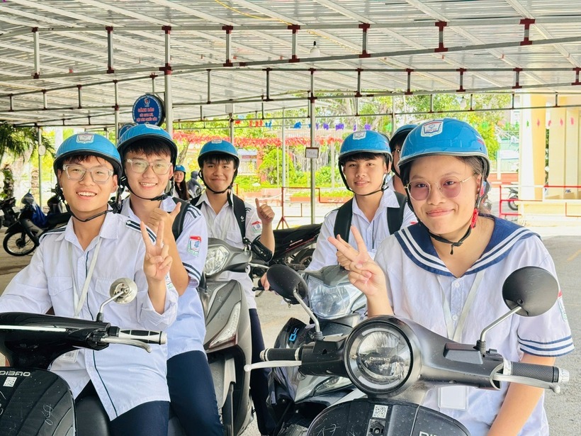 Học sinh Trường THPT Hàng Hải. Ảnh: Dân trí