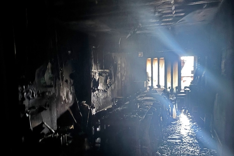 Bên trong quán ăn bị cháy khiến 4 người tử vong phường Cầu Ông Lãnh, TP.HCM. (Ảnh: Dân trí).