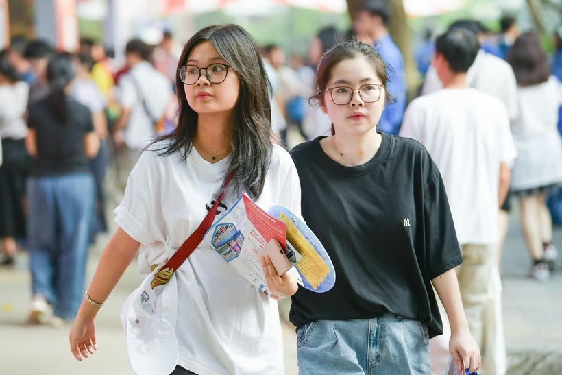 Thông tin về việc điều chỉnh hoặc thu hẹp các khối thi truyền thống đã tác động mạnh đến tâm lý phụ huynh và học sinh. Ảnh minh họa