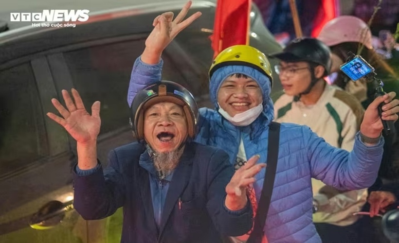 Từ người già.... (Ảnh: VTC News).