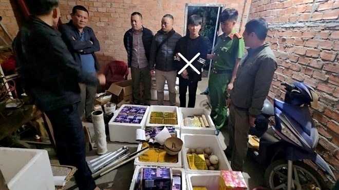 Công an Đắk Lắk phát hiện, xử lý đối tượng sản xuất pháo nổ. Ảnh: Lao động