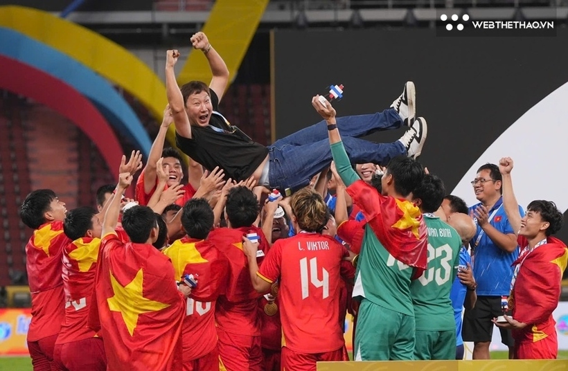 HLV Kim Sang-sik đã chính thức thiết lập chuỗi 15 trận thắng liên tiếp cùng các đội U22 & U23 Việt Nam.