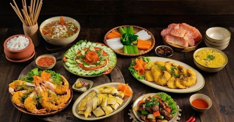 Lễ cúng Tất niên là nghi thức kết thúc một năm cũ, thường được tiến hành vào ngày cuối cùng của tháng Chạp.