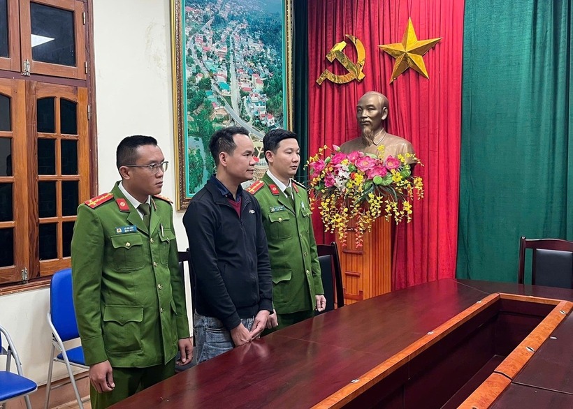 Tạm giữ tài xế gây tai nạn vụ lật xe khách, 3 người tử vong ở Sơn La. Ảnh: Báo Tiền phong.