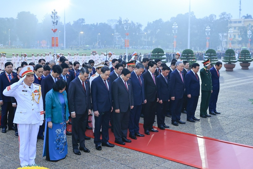 Trong không khí trang nghiêm, các đại biểu thành kính tưởng nhớ Chủ tịch Hồ Chí Minh – lãnh tụ thiên tài của Đảng và dân tộc Việt Nam.