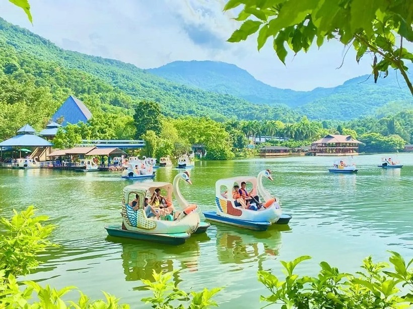 Ba Vì nổi tiếng với với cảnh quan thiên nhiên tuyệt đẹp và nhiều hoạt động thú vị cho du khách.