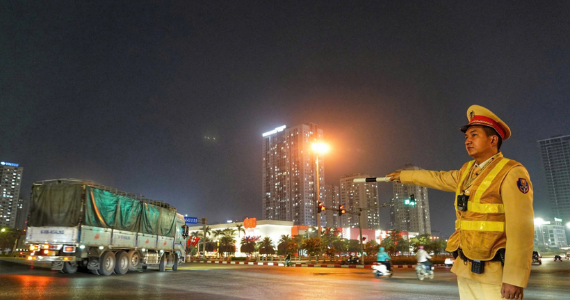 Lực lượng Cảnh sát giao thông tổ chức phân luồng giao thông phục vụ Đại hội XIV.