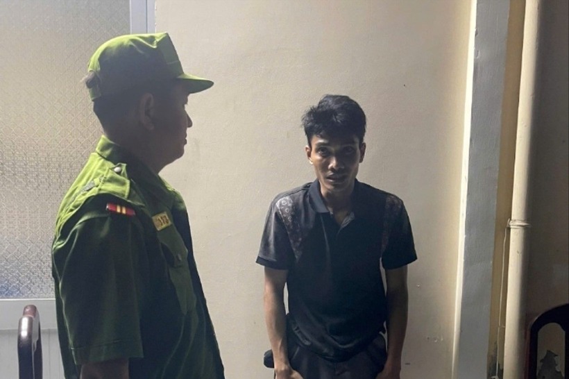 Đối tượng có biểu hiện “ngáo đá” bị phát hiện khi đột nhập trái phép vào trụ sở công an. Ảnh: Tiền phong