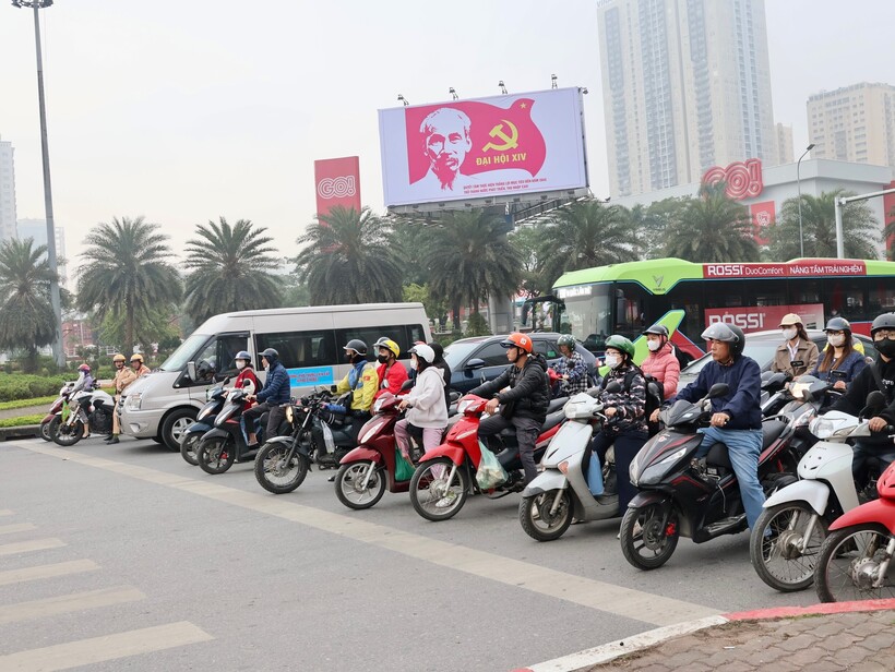 Ghi nhận trong sáng 19/1, giao thông tại các tuyến đường, khu vực diễn ra các sự kiện ngày đầu Đại hội đại biểu toàn quốc lần thứ XIV của Đảng tại Hà Nội đã có những điểm tích cực.