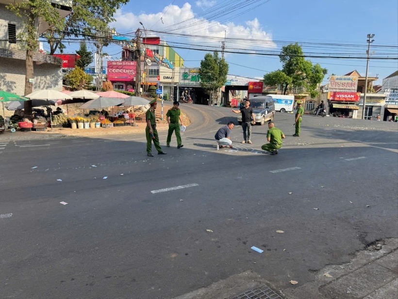 Cơ quan công an khám nghiệm hiện trường phục vụ công tác điều tra, làm rõ vụ việc. Ảnh: Pháp luật TP.HCM