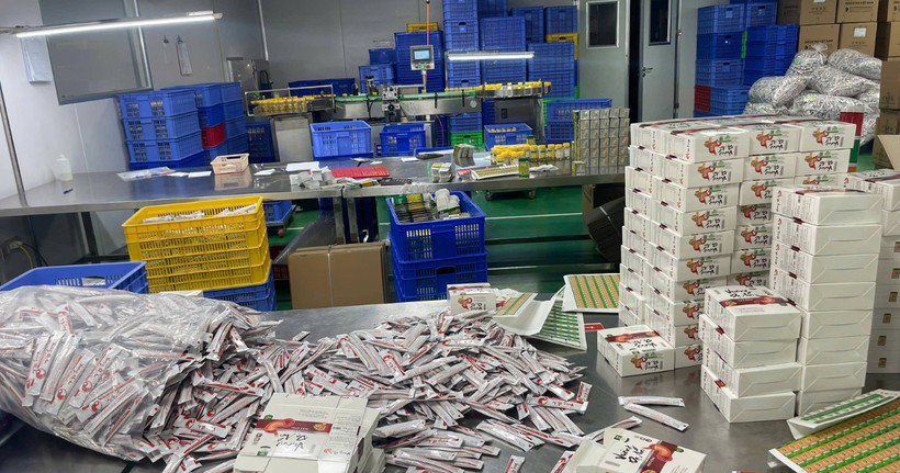 Các sản phẩm giả chủ yếu là sản phẩm bổ sung collagen, vitamin, thuốc bổ xương khớp, tiêu hóa… (Ảnh: Công an Lào Cai)