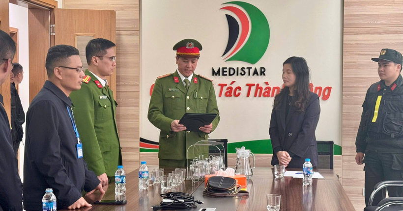 Công an tỉnh Lào Cai đã khởi tố 6 bị can về tội “Sản xuất, buôn bán hàng giả là lương thực, thực phẩm, phụ gia thực phẩm” và “Vi phạm quy định về kế toán gây hậu quả nghiêm trọng”. (Ảnh: Công an tỉnh Lào Cai)