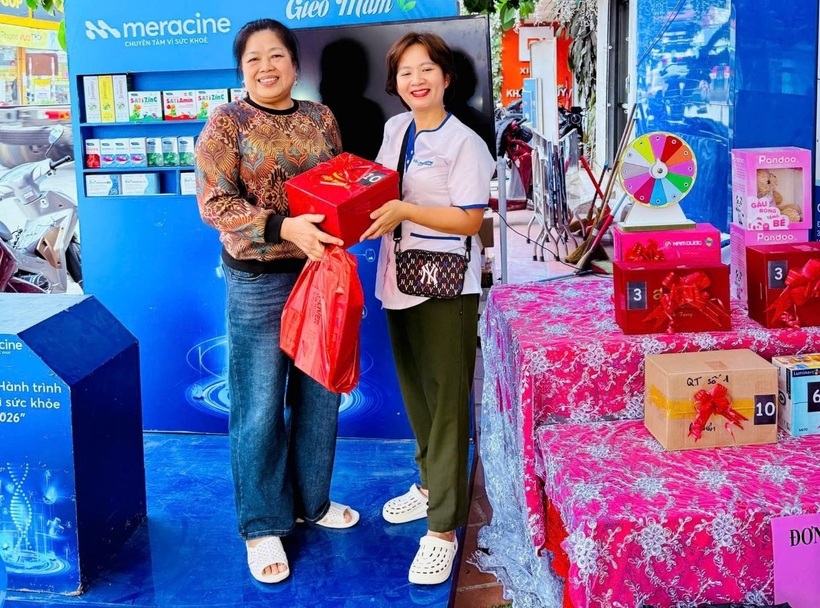 Khách hàng hào hứng check-in tại sự kiện “Gieo mầm sức khỏe xanh”