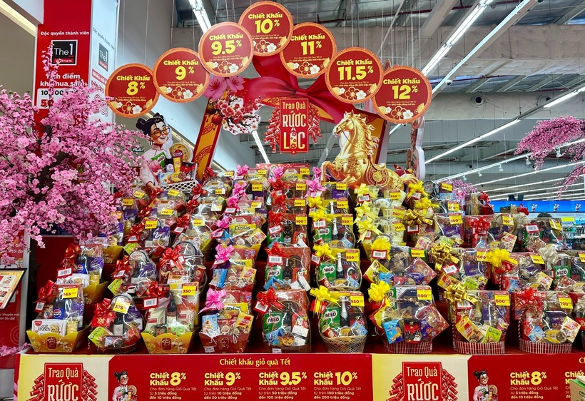 Giỏ quà Tết năm nay được thiết kế theo hướng gọn nhẹ và thiết thực hơn.