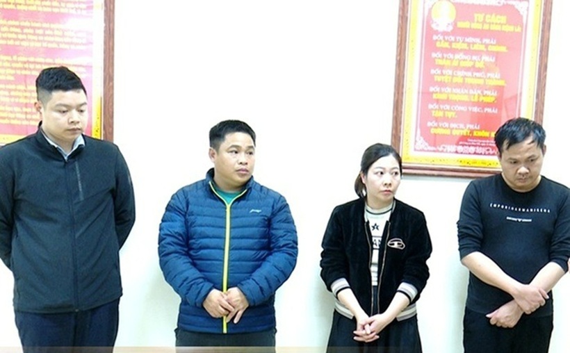 Nhóm cho vay "tín dụng đen" tại cơ quan công an. Ảnh: Công an Ninh Bình