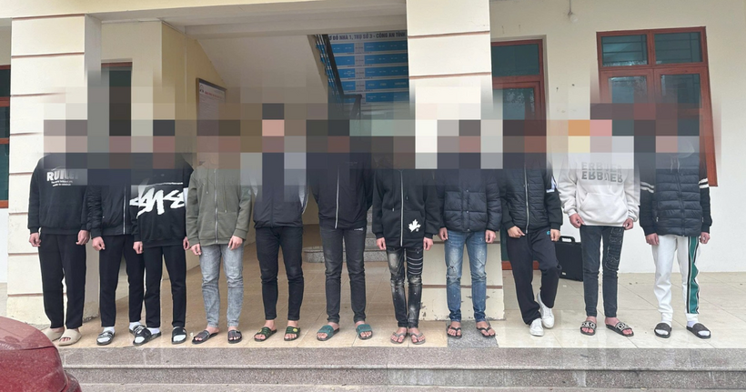 Ngoài 11 đối tượng đã bị khởi tố, các đối tượng còn lại, tuỳ mức độ vi phạm, Cơ quan điều tra chuyển tài liệu liên quan đến Công an xã Chợ Đồn để xử phạt vi phạm hành chính theo quy định. (Ảnh: Công an Thái Nguyên)