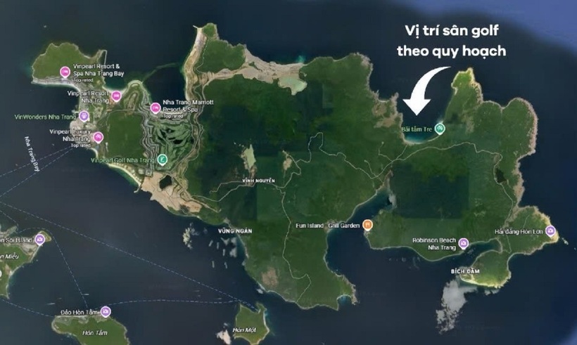 Sân&nbsp;golf&nbsp;nằm&nbsp;tại&nbsp;khu&nbsp;vực&nbsp;Bãi&nbsp;Tre&nbsp;vắt&nbsp;sang&nbsp;Đầm&nbsp;Bấy,&nbsp;một&nbsp;trong&nbsp;những&nbsp;góc&nbsp;đảo&nbsp;tuyệt&nbsp;đẹp&nbsp;và&nbsp;cực riêng tư trên đảo Hòn Tre