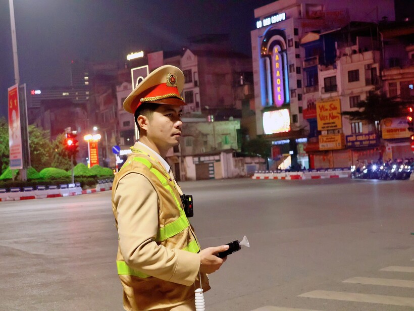 Đội CSGT đường bộ số 3 làm nhiệm vụ tại nút giao La Thành - Xã Đàn tối 19/12026.