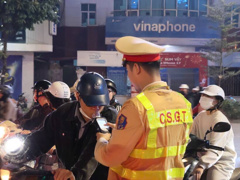 Việc kiểm tra được tiến hành công khai, đảm bảo quy trình, quy định.