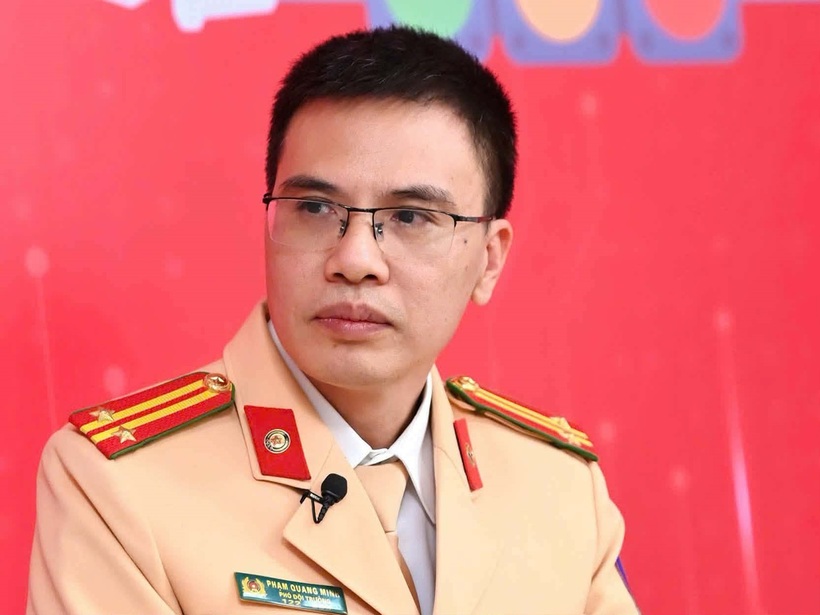 Trung tá Phạm Quang Minh, Phó Đội trưởng Đội chỉ huy giao thông và điều khiển đèn tín hiệu giao thông - Phòng CSGT chia sẻ về quy trình vận hành “làn sóng xanh”.
