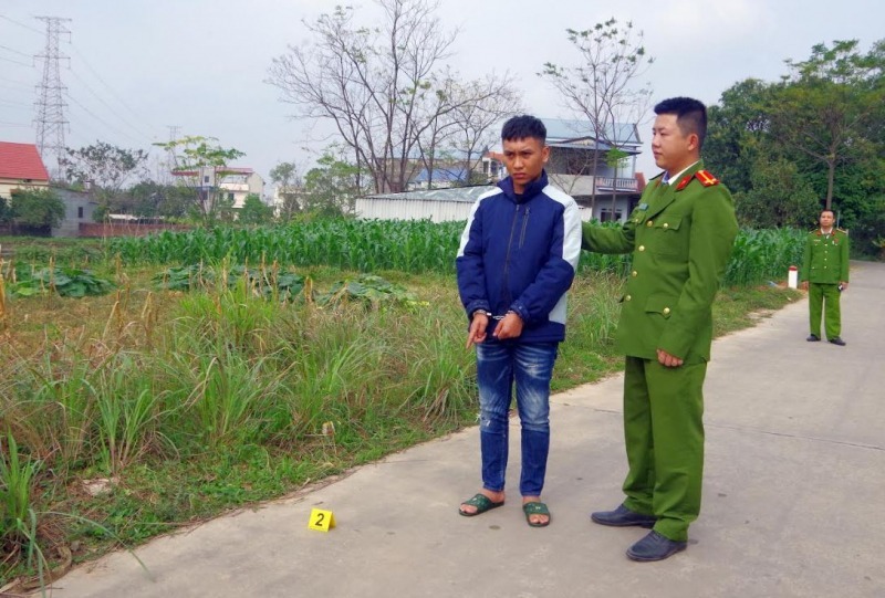 Cơ quan Công an tiến hành thực nghiệm hiện trường đối với Ngô Văn Giang. (Ảnh: Công an tỉnh Thái Nguyên)