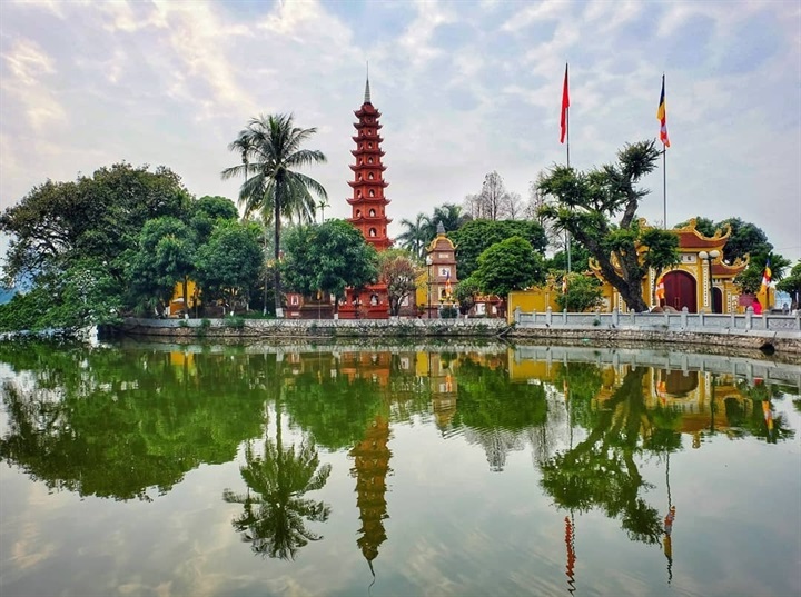 Chùa Trấn Quốc là ngôi chùa cổ ở Việt Nam nằm ở số 46 Thanh Niên (Hà Nội).