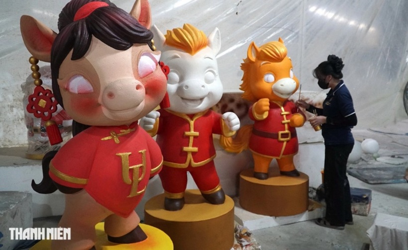 Theo chủ xưởng, phần lớn mô hình có kích thước vừa, tạo hình dễ thương để đáp ứng được nhu cầu của khách hàng hiện nay. Thời gian tới, xưởng thi công thêm linh vật ngựa trang trí tại đường hoa Nguyễn Huệ.