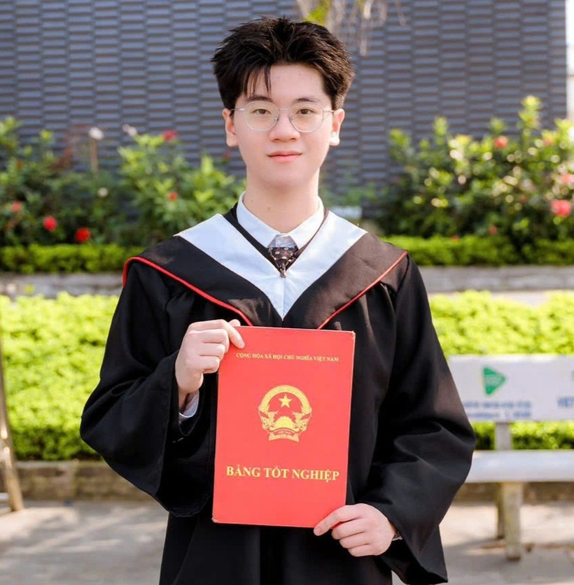 Nam chỉ mới bén duyên và học tiếng Pháp vỏn vẹn 3 năm. Ảnh: Dân trí