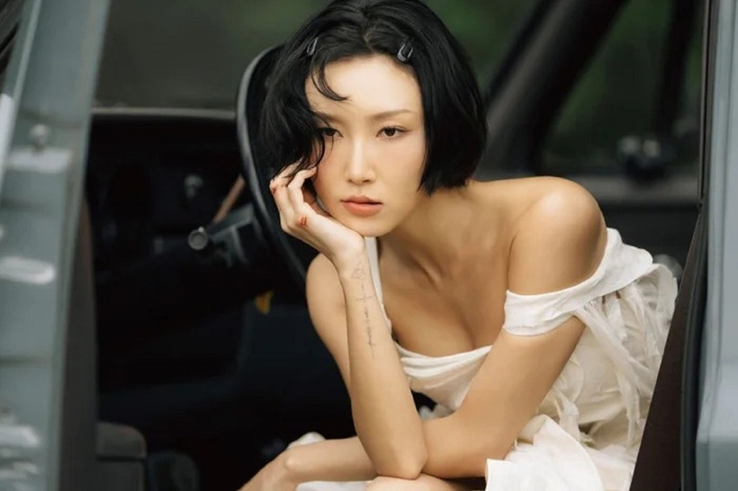 Good Goodbye liên tục mang về cho Hwasa các cúp chiến thắng tại những chương trình âm nhạc hàng tuần.