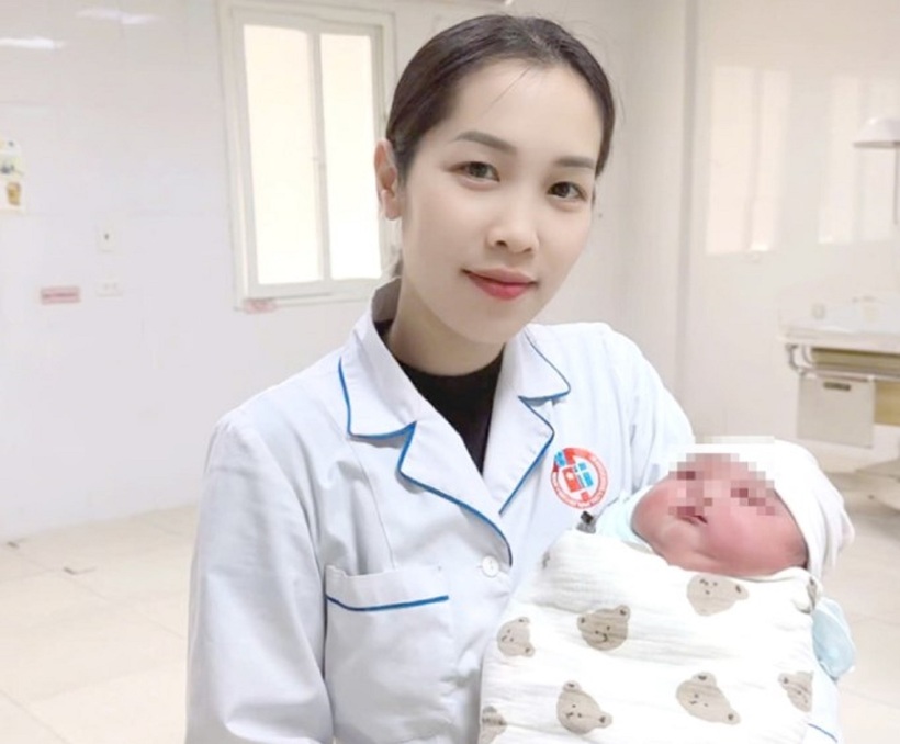 Bé sơ sinh chào đời với cân nặng 5,1kg. Ảnh: VietNamNet.
