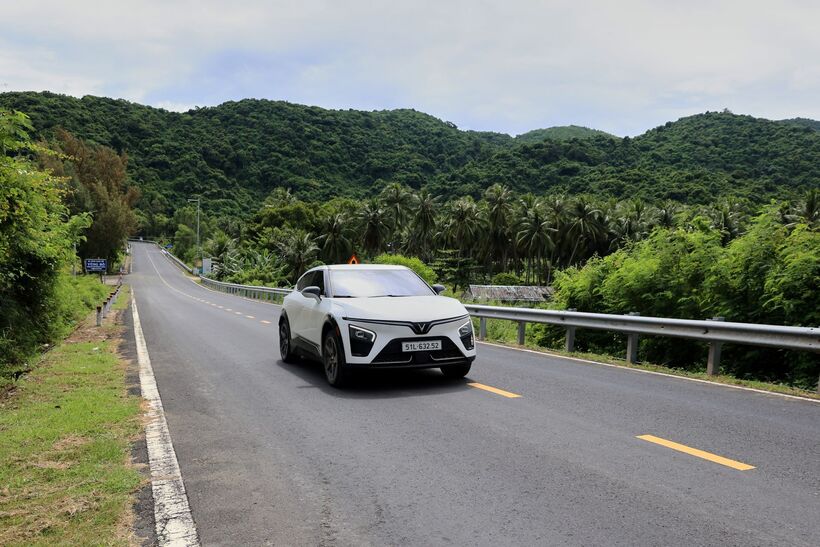 Giá dưới 1 tỷ đồng, VinFast VF 7 được đánh giá toàn diện nhất phân khúc - 2