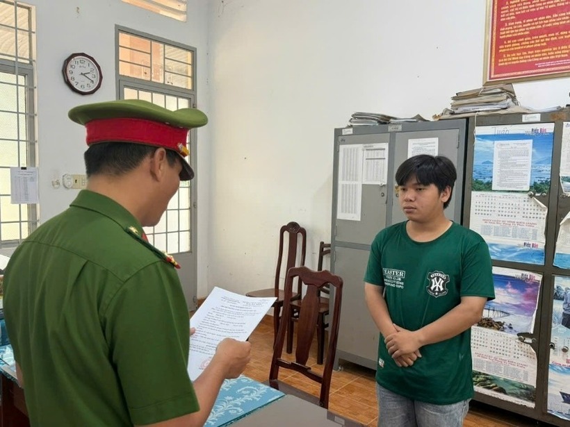 Trần Chí Vĩ tại cơ quan công an. Ảnh: Công an tỉnh An Giang.