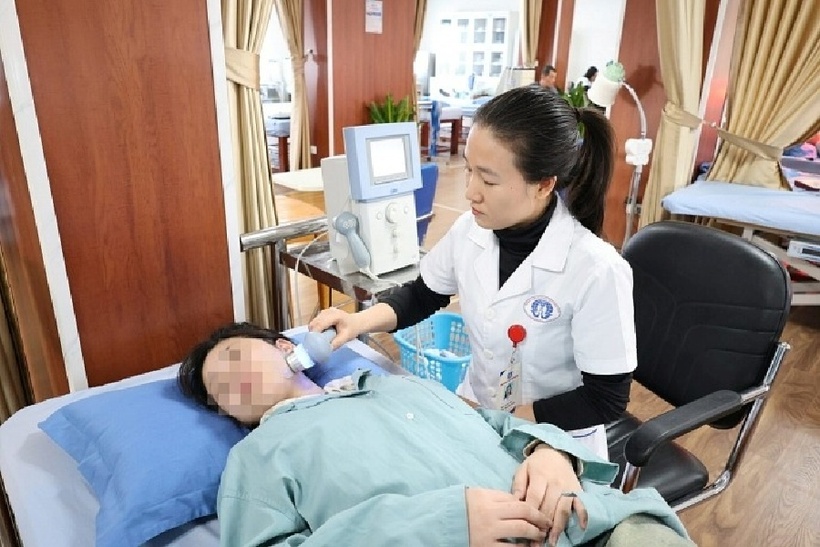 Nhiều ca liệt mặt nhập viện trong mùa lạnh. Ảnh: Pháp luật và Xã hội.