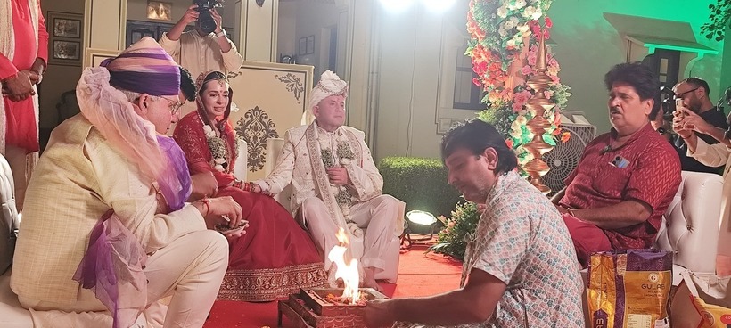 Cặp đôi tổ chức một đám cưới trong mơ ở vùng đất được mệnh danh là "Thành phố Mặt trời". Ảnh: ETV Bharat.