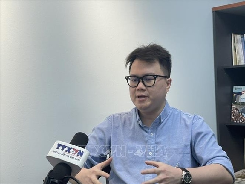 Ông Enzo Sim Hong Jun trả lời phỏng vấn phóng viên TTXVN tại Kuala Lumpur. Ảnh: Thành Trung/PV TTXVN tại Malaysia